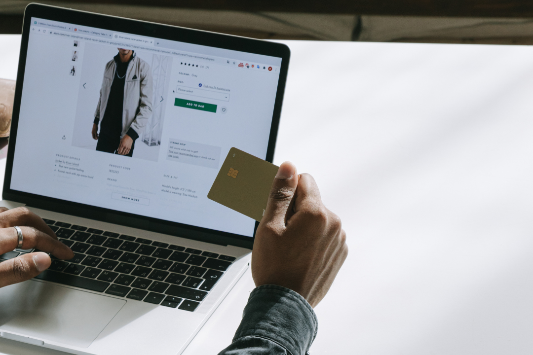 Cashback e cupons no fim do ano: como usar sem cair em falsas promoções?