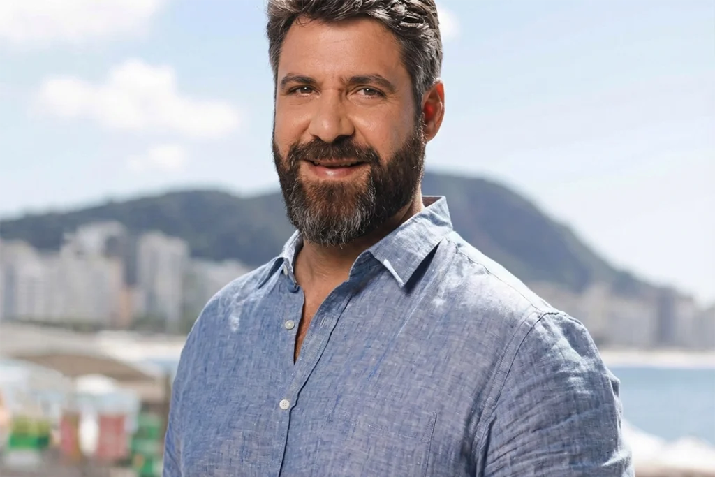 Rafaello Ramundo, fundador da Novo Traço, em cenário urbano.