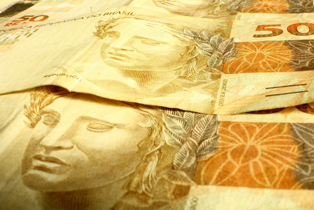 Valor previsto para o salário mínimo em 2026 diminui.
