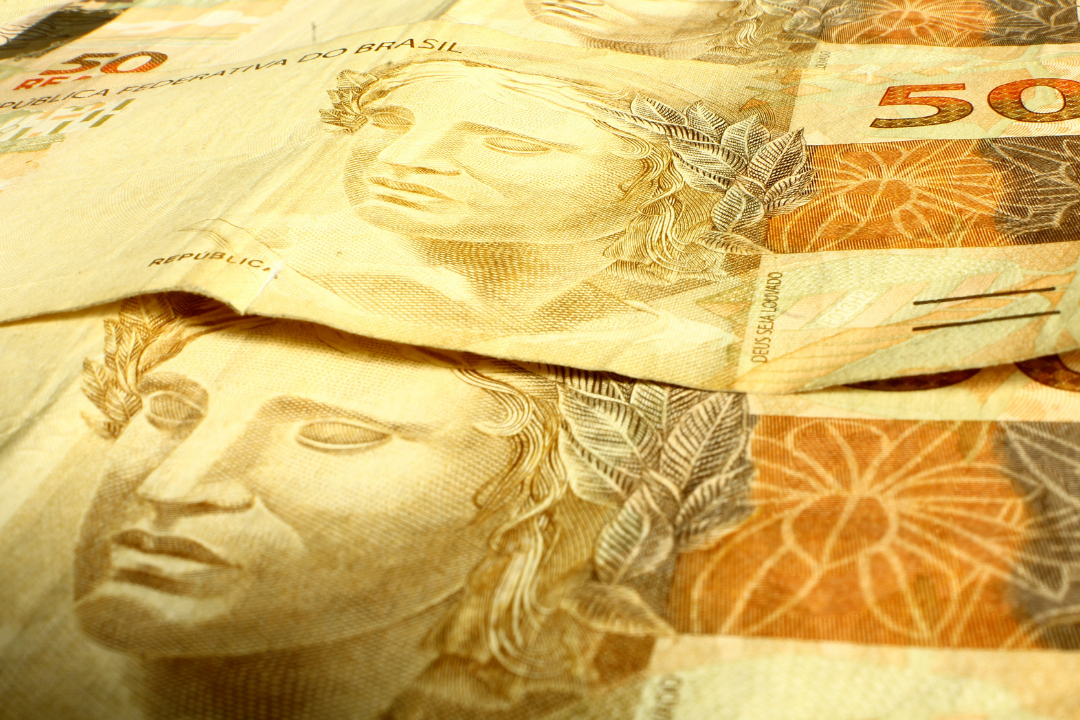 Governo reduz previsão do salário mínimo para 2026; inflação menor muda cálculos e afeta benefícios
