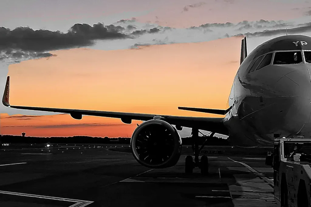 Empresas aéreas diminuem valores de passagens com o passar dos anos e 2025 fecha com saldo positivo | Foto: Reprodução/Canva