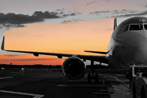 Empresas aéreas diminuem valores de passagens com o passar dos anos e 2025 fecha com saldo positivo | Foto: Reprodução/Canva