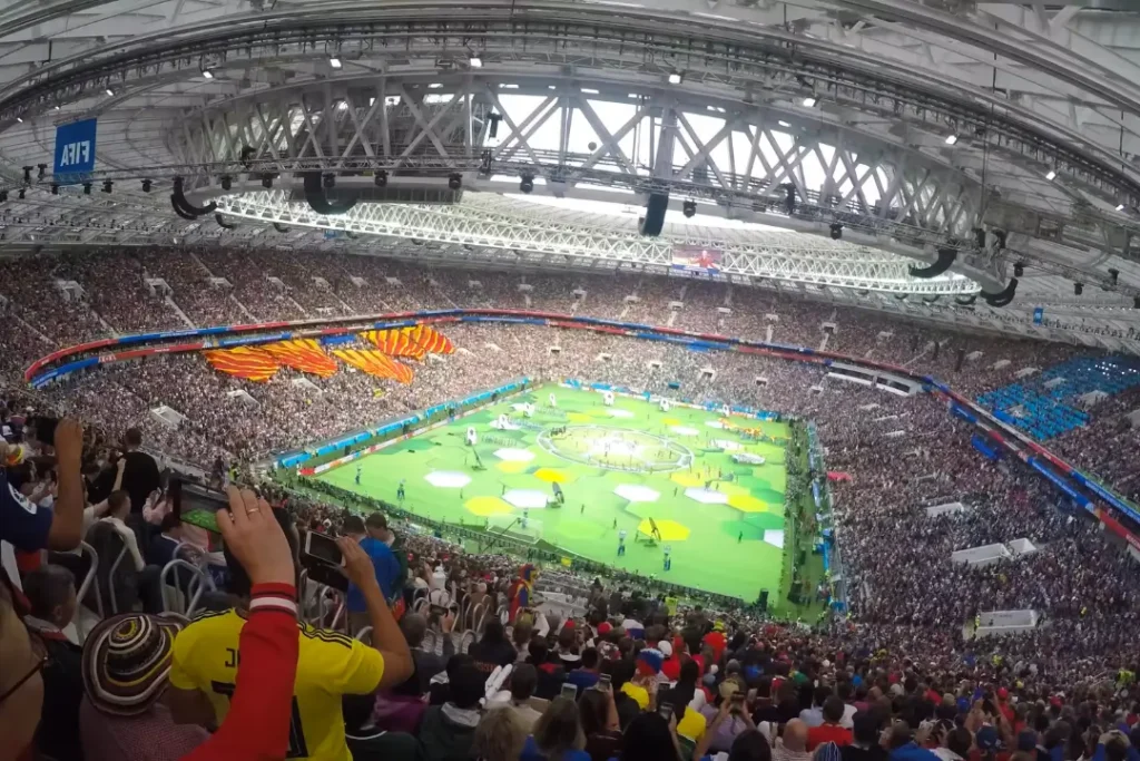 Torcida e movimento de turistas mostram a dimensão econômica da Copa do Mundo | Foto: Reprodução/Canva