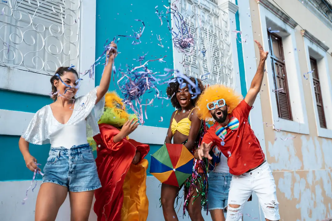 Quer viajar no Carnaval? Saiba como se planejar sem dores de cabeça