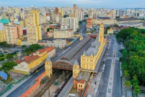 São Paulo tem maior custo do Brasil para a população, mesmo assim, os moradores da capital não consideram se mudar para diminuir despesas | Foto: Reprodução/Canva