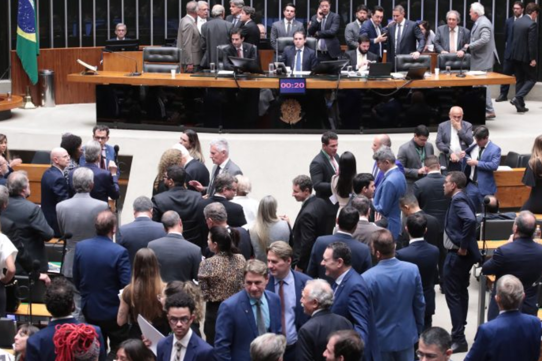 Câmara aprova “PL Antifacção”, endurece penas contra o crime organizado e retira taxa bilionária sobre bets