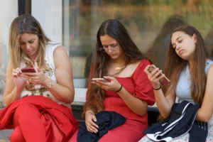 Perdeu o celular ou cartão no Carnaval? Veja o que fazer para evitar prejuízos e recuperar seu dinheiro
