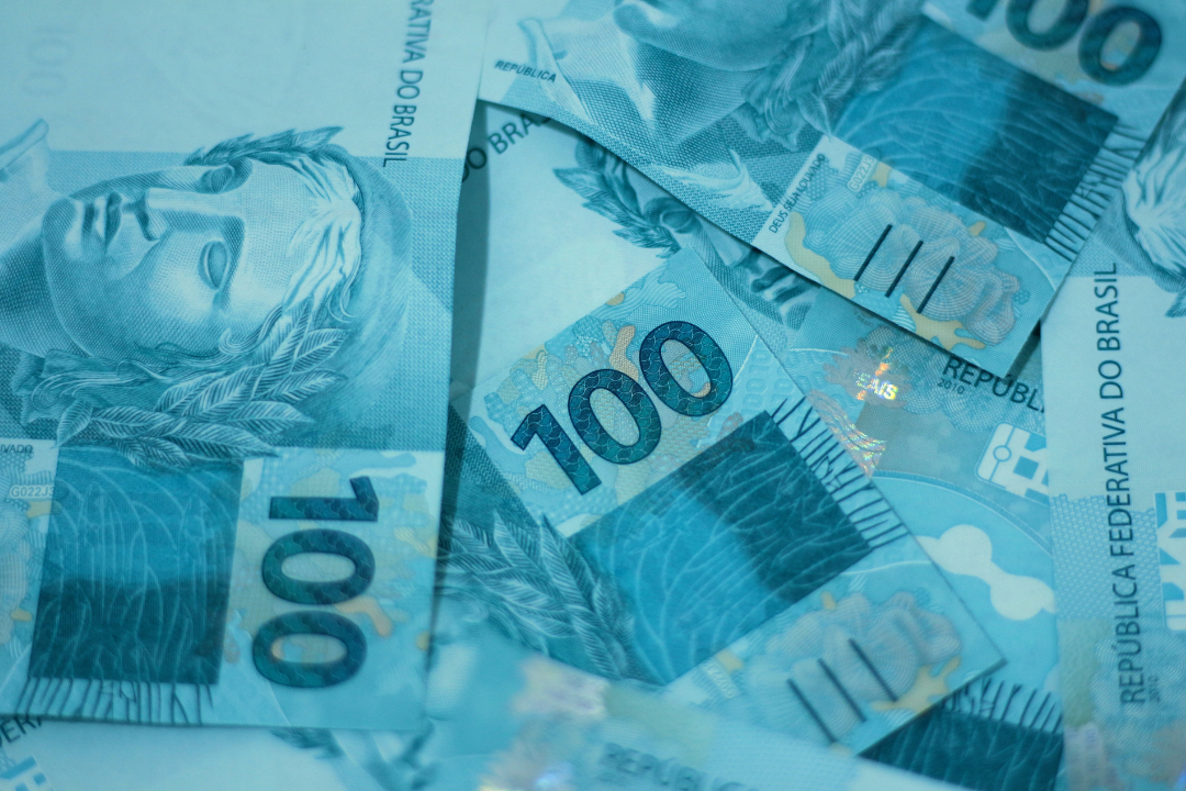 Renda média do brasileiro sobe para R$ 2.316 em 2025, mas desigualdade entre regiões segue elevada
