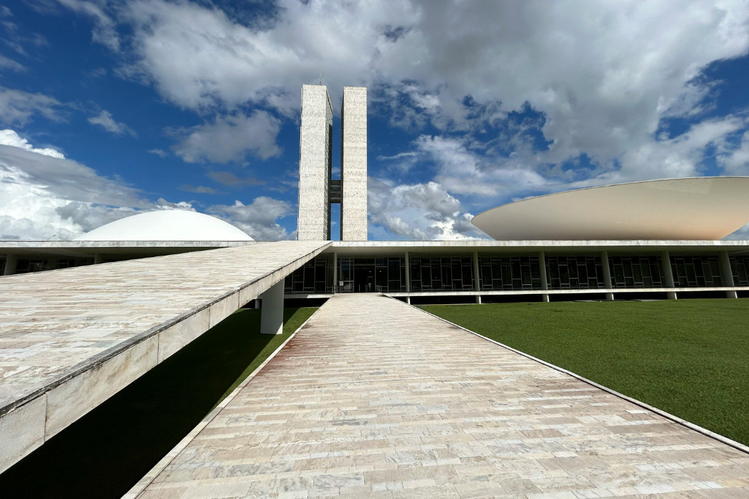Governo tem superávit de R$ 103,7 bilhões em janeiro, mas dívida pública segue alta