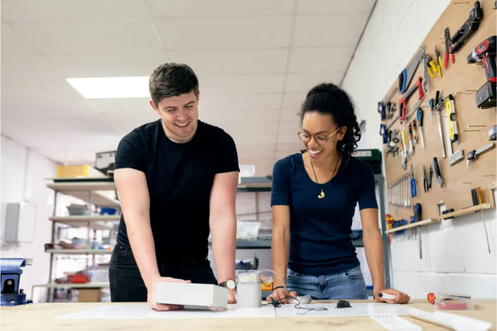 Equilíbrio necessário: novas regras garantem direitos trabalhistas para o trabalho de aprendiz e priorizam a formação educacional do jovem | Foto: Unsplash