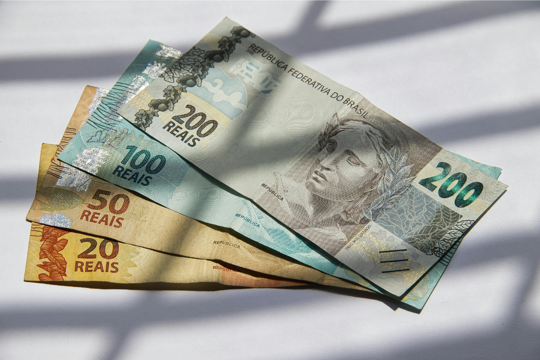 Salário médio do brasileiro bate recorde e chega a R$ 3.722