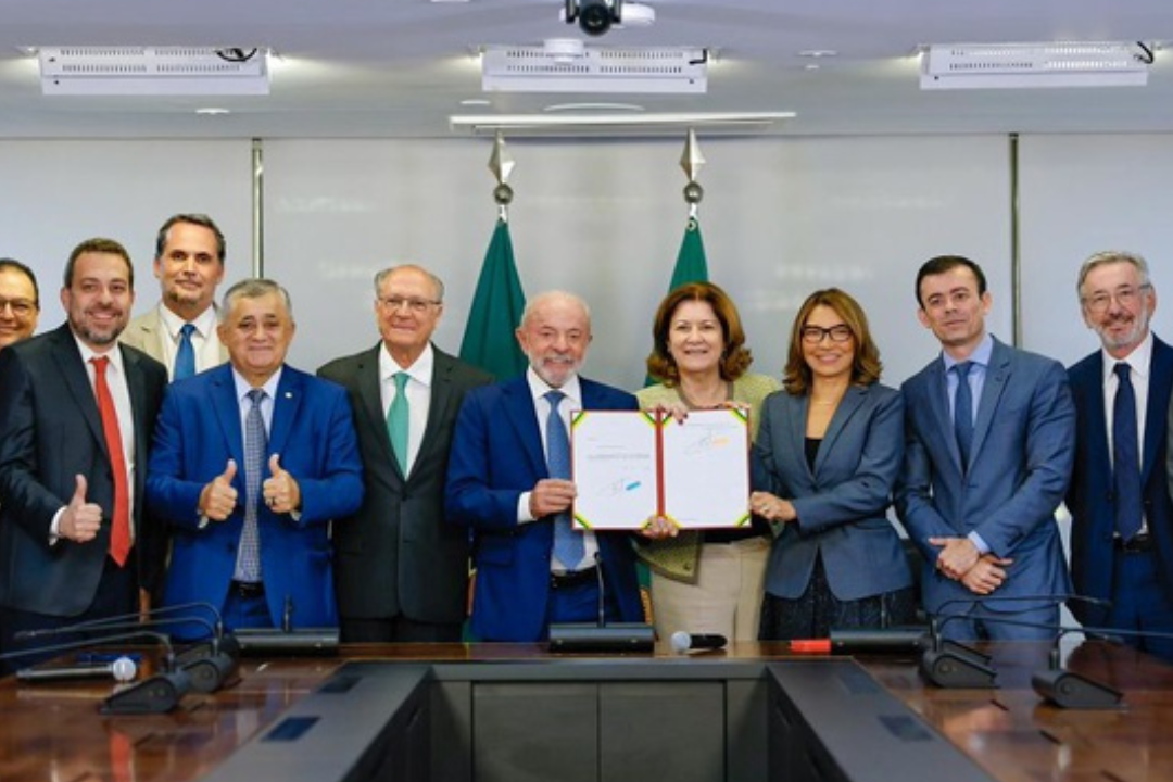 Fim da “Taxa das Blusinhas”: Lula assina MP que zera imposto de importação até US$ 50