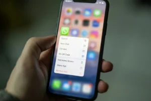 WhatsApp Plus chega ao iPhone como nova estratégia de para o mercado digital