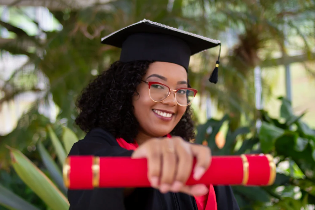 Nova etapa do Desenrola Fies permite que estudantes limpem o nome e reorganizem as contas após a graduação | Foto: Reprodução/ Unsplash