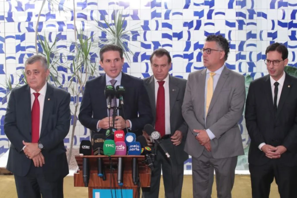 O presidente da Câmara dos Deputados, Hugo Motta, detalha o acordo que prevê o fim da escala 6x1 e a transição para duas folgas semanais em até 60 dias após a promulgação da PEC | Foto: Reprodução/ Bruno Spada/ Câmara dos Deputados
