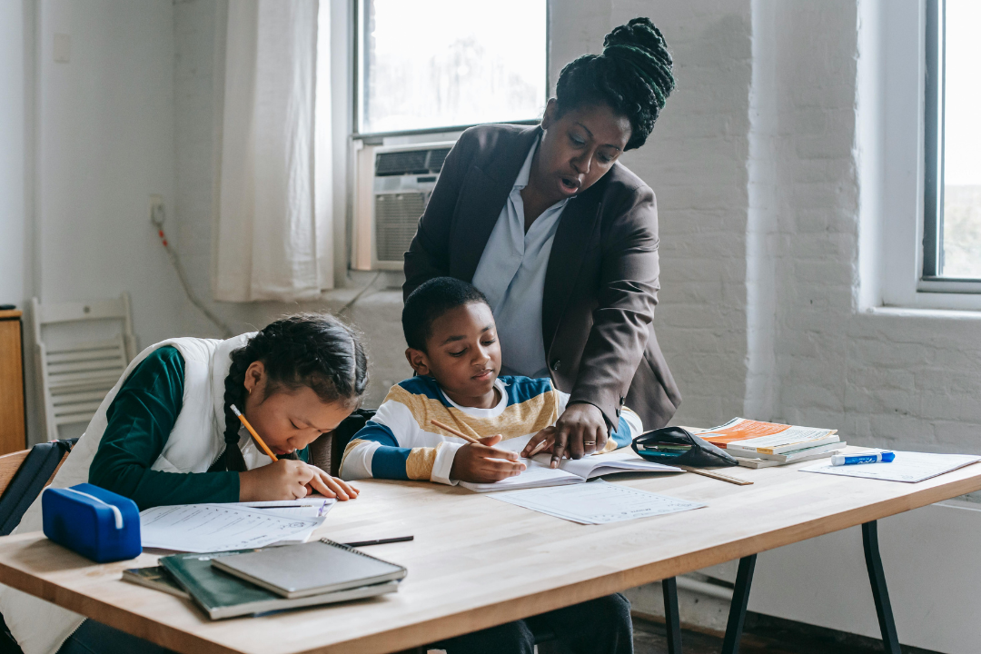 Senado aprovou nesta terça-feira, 26 de maio, o novo piso salarial nacional dos professores da educação básica em R$ 5.130,63 para jornada de 40 horas semanais | Foto: Reprodução/ Pexels
