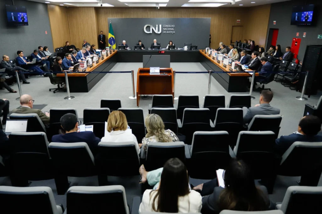 Plenário do CNJ aprova por unanimidade o fim das folhas salariais paralelas; novos contracheques de juízes devem ser integrados em até 60 dias | Foto: Reprodução/ Rômulo Serpa/CNJ
