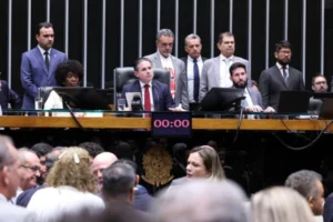 Câmara aprova PEC do fim da escala 6×1 em dois turnos; proposta segue para o Senado