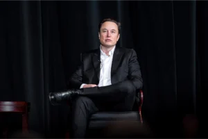 Elon Musk é o primeiro trilionário do planeta; fortuna passa de R$ 5,58 trilhões