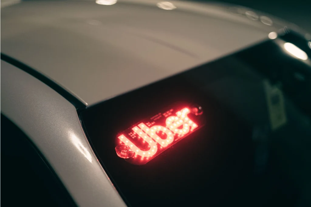Uber endurece critérios para Comfort e Black e exclui veículos da categoria premium