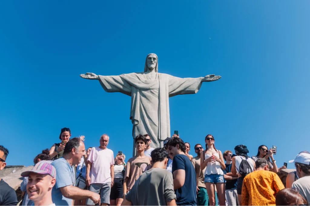 Turismo internacional no Brasil bate recorde de R$ 25 bilhões em 2026