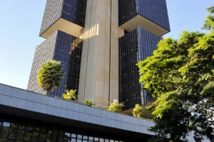 Banco Central corta juros para 14,25% ao ano e sinaliza alívio gradual no crédito