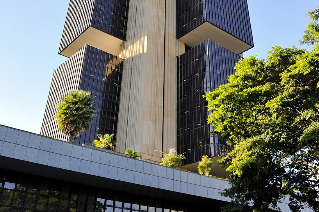 Banco Central corta juros para 14,25% ao ano e sinaliza alívio gradual no crédito