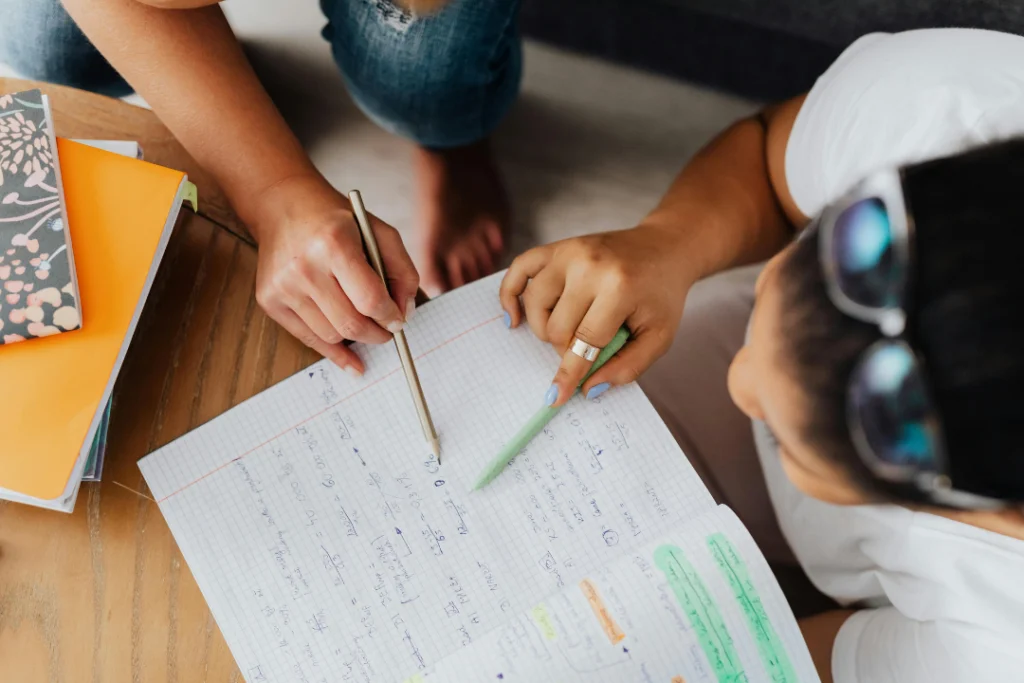 Nota do Enem 2025: saiba como consultar o desempenho de escolas e comparar resultados