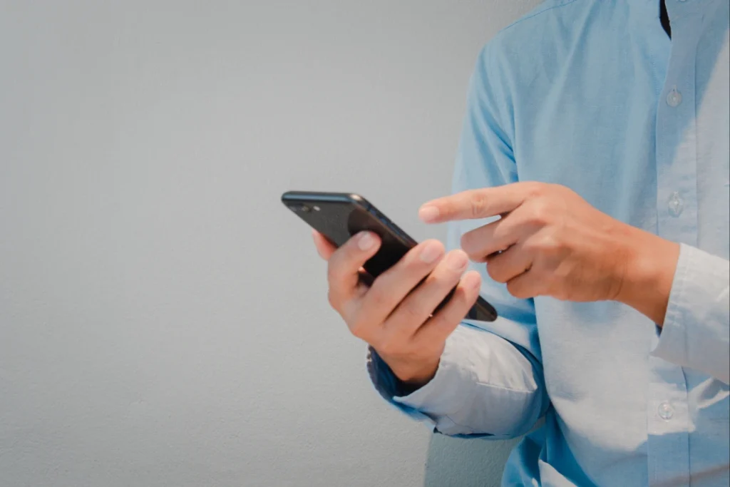 Celular concentra 78% das transações bancárias no Brasil e impulsiona investimentos bilionários em tecnologia