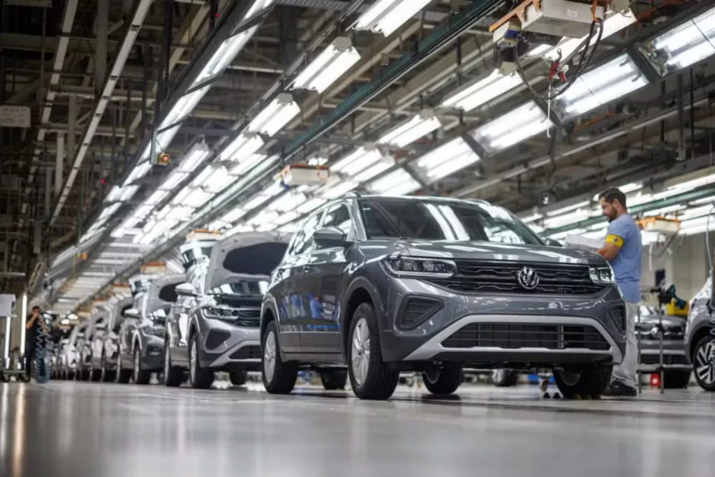 Expansão do crédito, aumento da demanda e retomada da produção impulsionam as vendas de veículos no Brasil, que devem atingir o maior nível desde 2014 | Foto: Reprodução/ Divulgação/Volkswagen