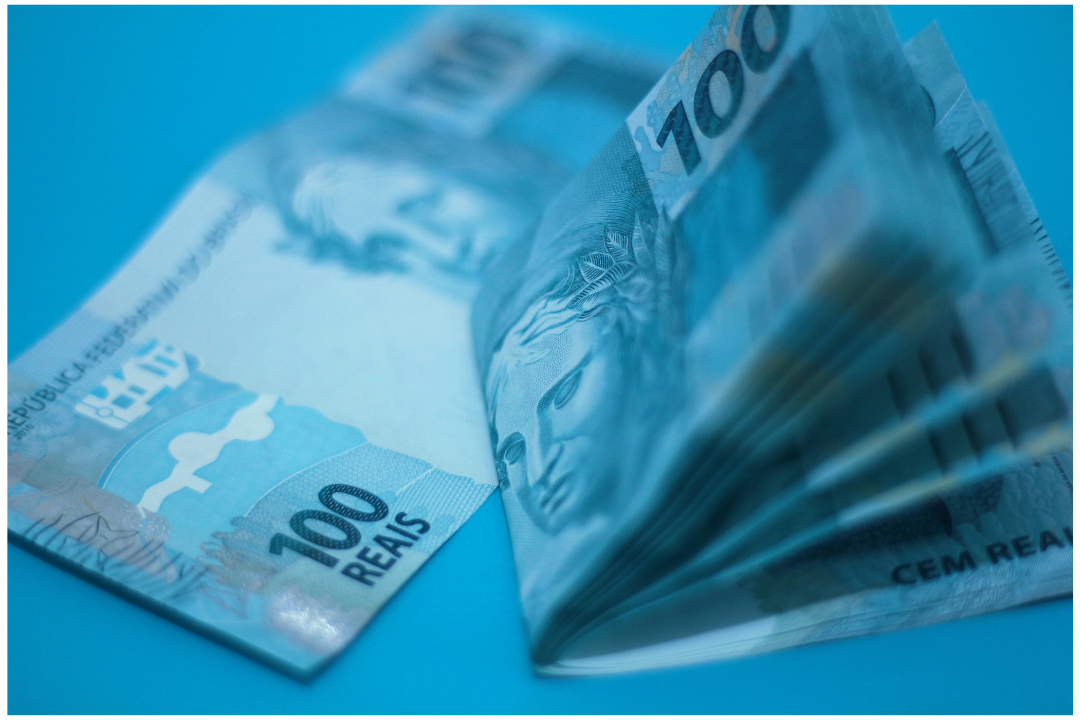 FMI eleva projeção do PIB do Brasil para 2,4% em 2026 e desaceleração em 2027