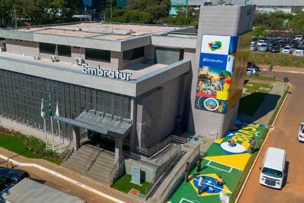 Novo processo seletivo da Embratur oferece salários de até R$ 9.170,88, benefícios e vagas em cadastro reserva para profissionais de níveis médio e superior | Foto: Reprodução/ Renato Vaz / Embratur
