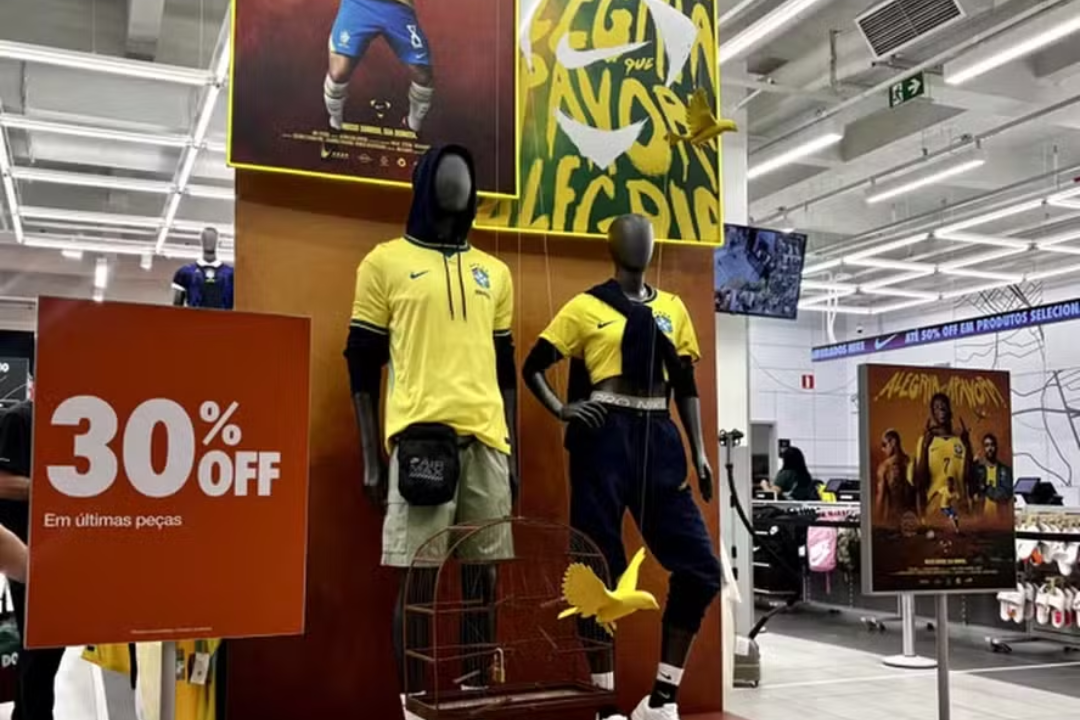 Eliminação do Brasil na Copa faz vendas de camisas despencarem e muda planos do comércio