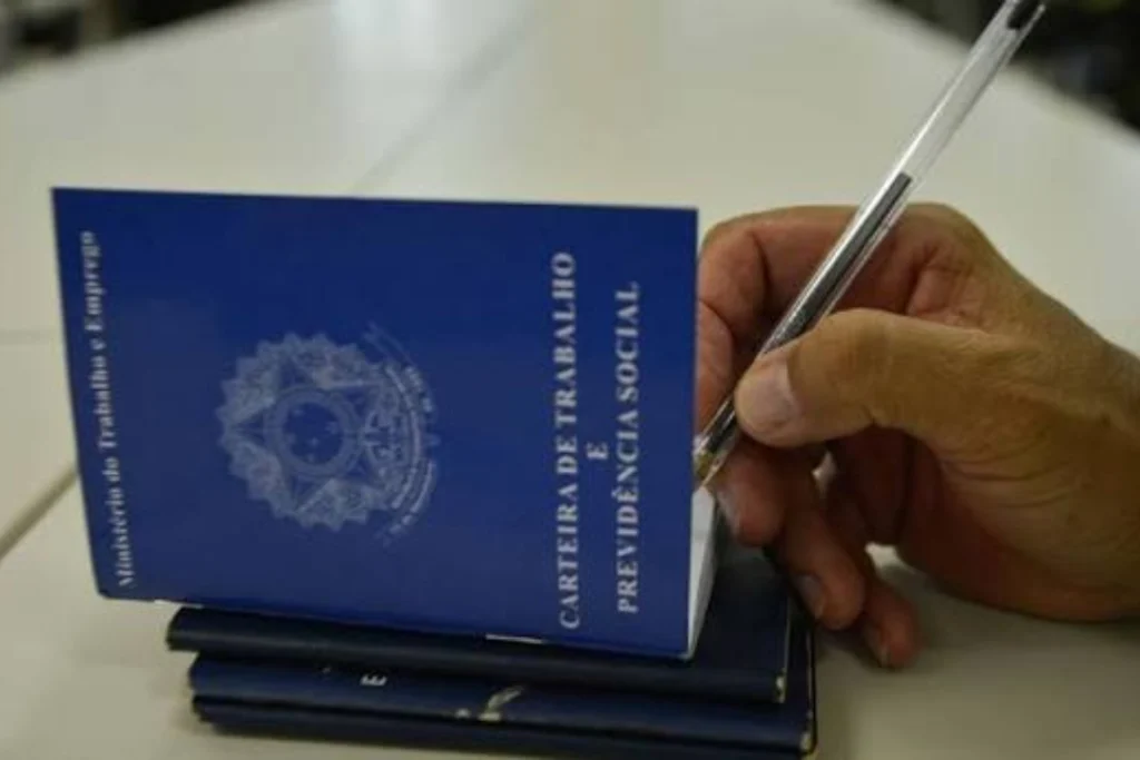 Brasil cria 145 mil empregos com carteira assinada em junho