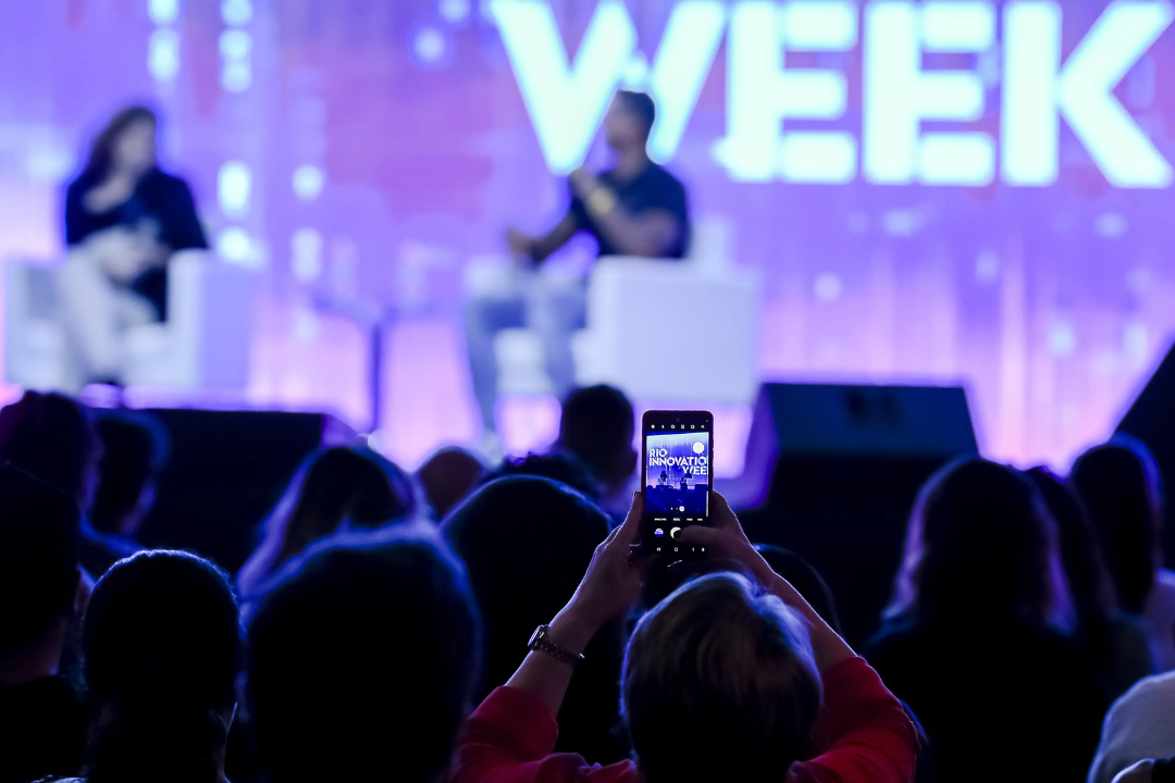 Mulheres do Brasil leva debates sobre liderança feminina e inovação à Rio Innovation Week
