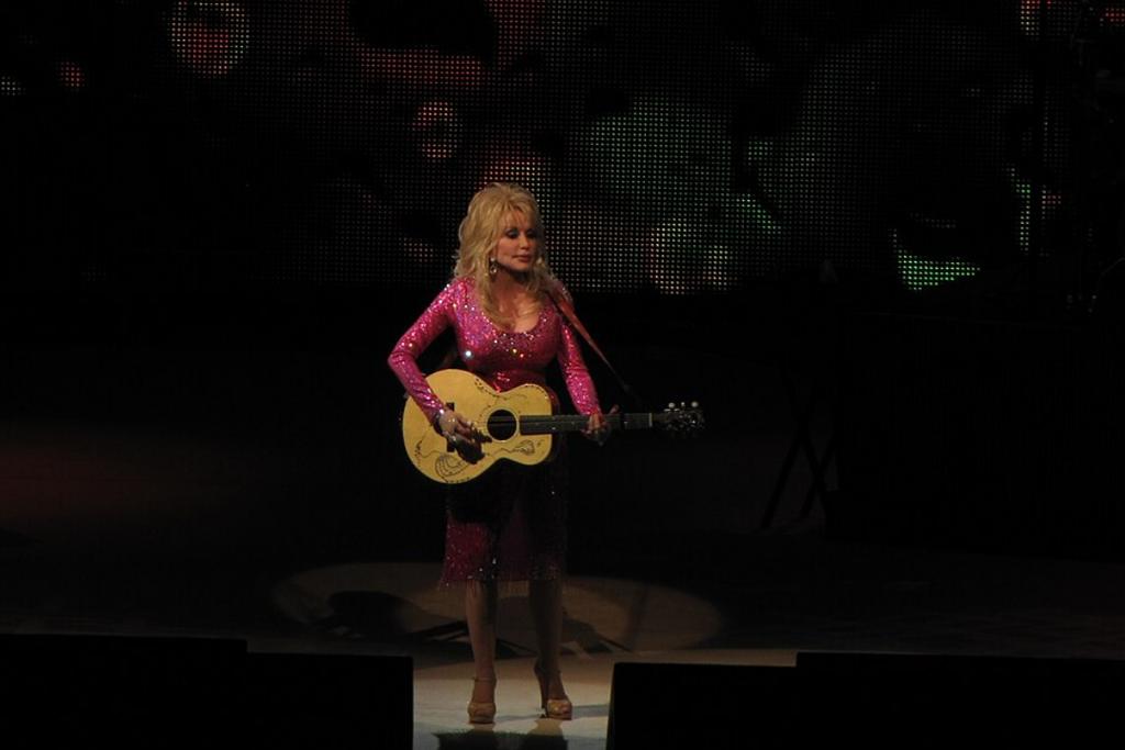 Além dos sucessos: como Dolly Parton construiu sua fortuna e quem pode herdá-la