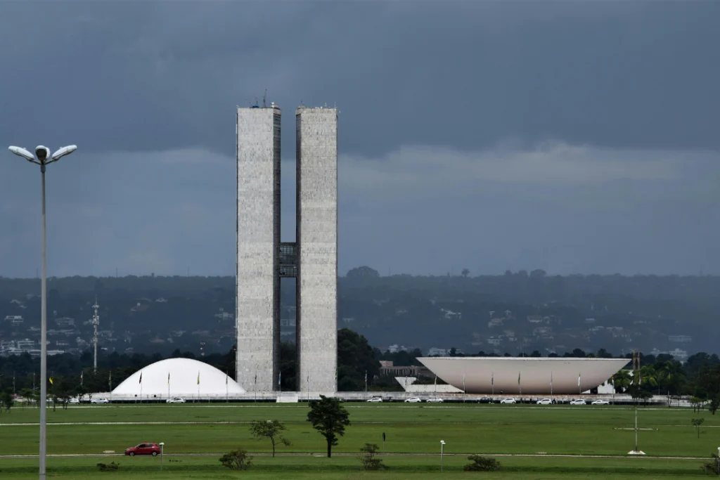 Senador x deputado: qual é a diferença e o que cada um pode fazer?