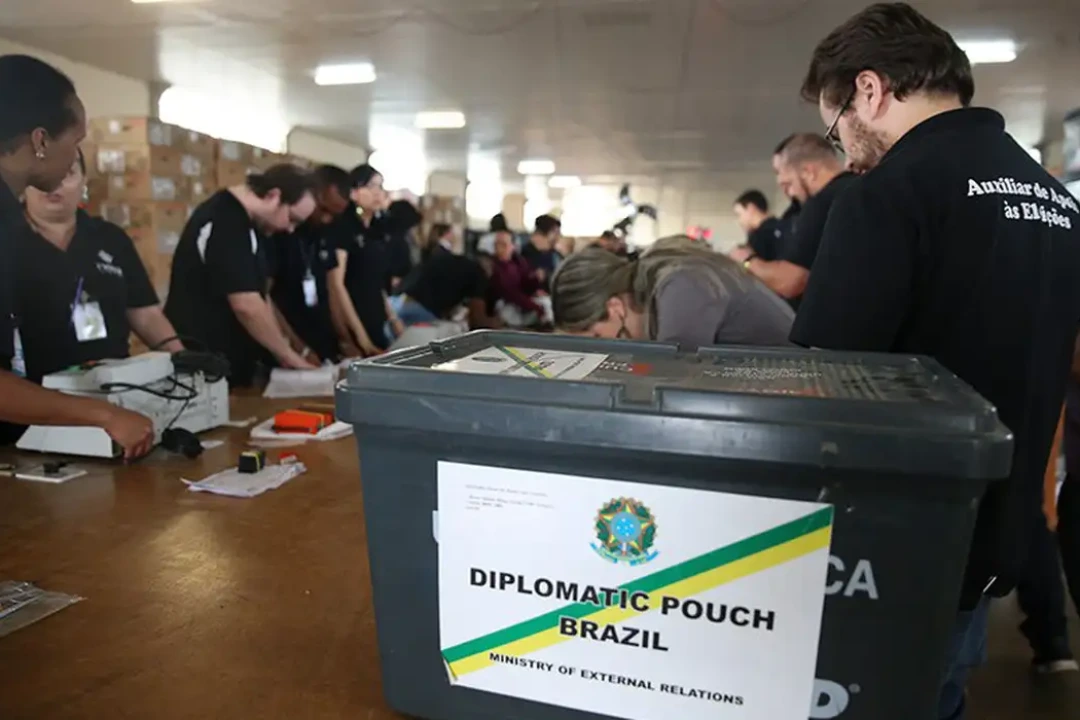 Quase 1 milhão de brasileiros no exterior vão votar nas eleições de 2026; veja como funciona